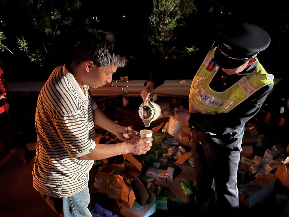 原恿桓：处置惩罚蹊径事故，宽慰滞留司乘.jpg